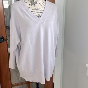Cozy light purple v-neck 1/2 sleeve sweater